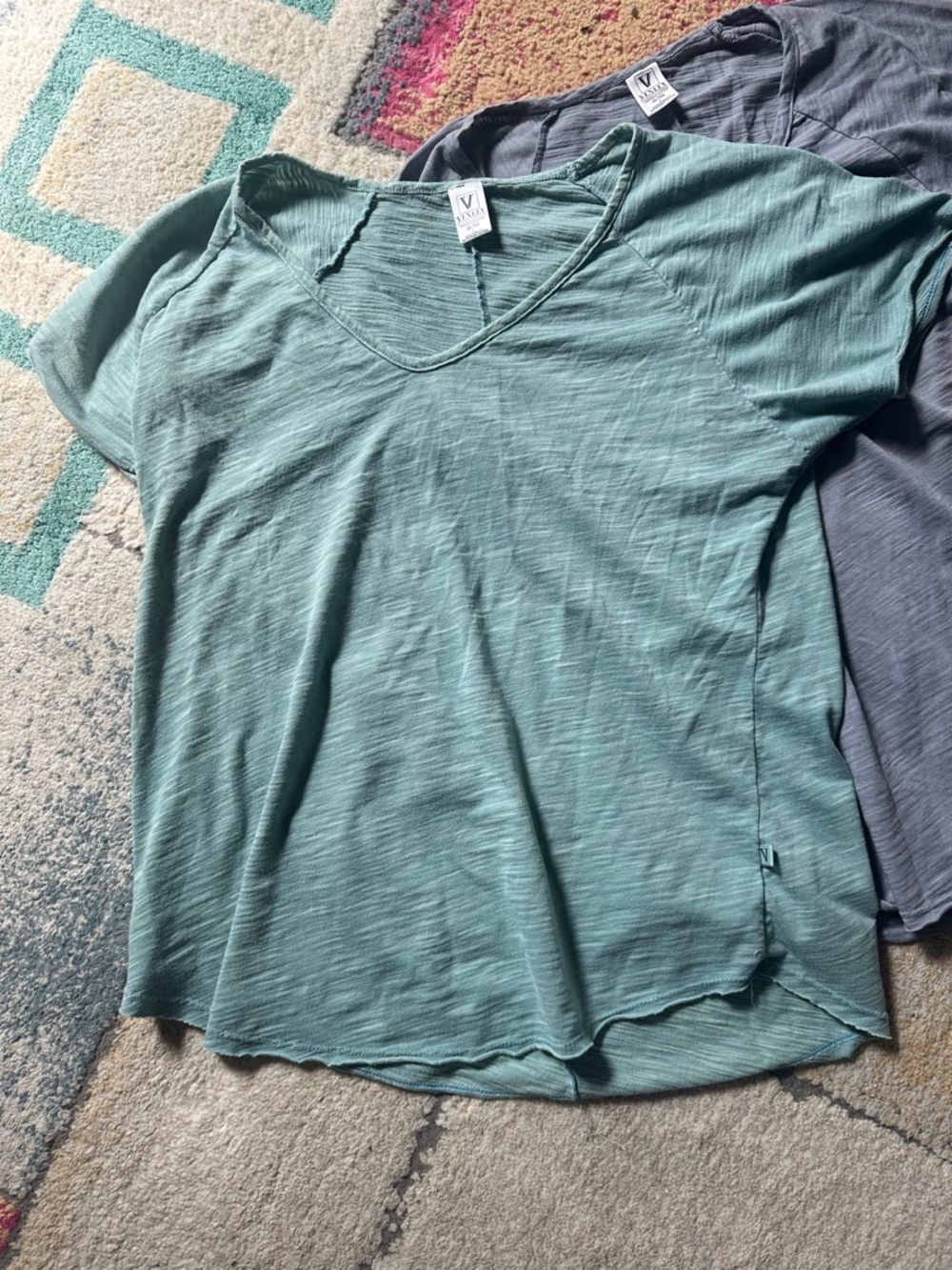 Venley large t shirts Seafoam green & black v neck - Picture 4 of 5
